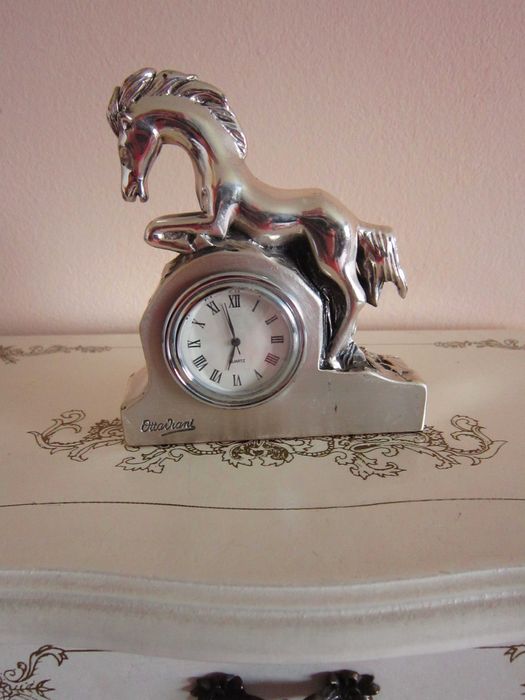 cadou rar Cal cu Ceas mic argintat Ottaviani Italia '80