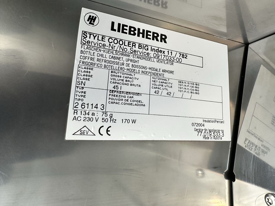 Mini frigider Red Bull original LIEBHERR - Iluminare LED - Răcește impecabil