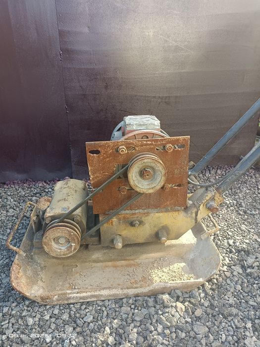 Виброплита для тромбовки песка