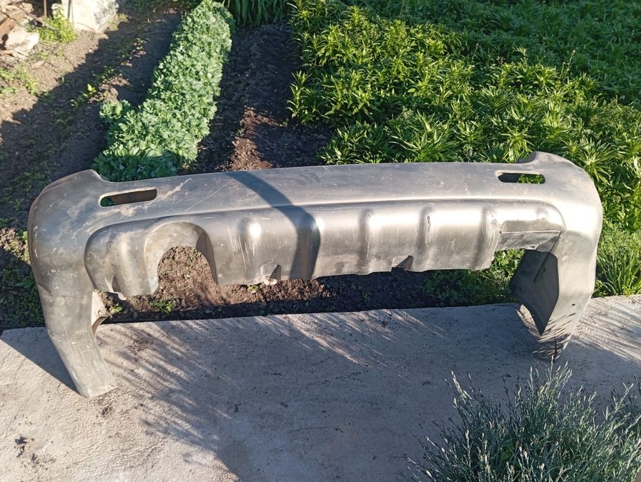 Продам задний бампер на субару аутбак В4