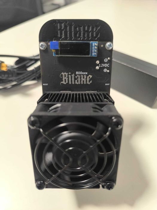 Bitaxe 800 Series – Miner Bitcoin Solo Mining | Complet, cu Alimentator