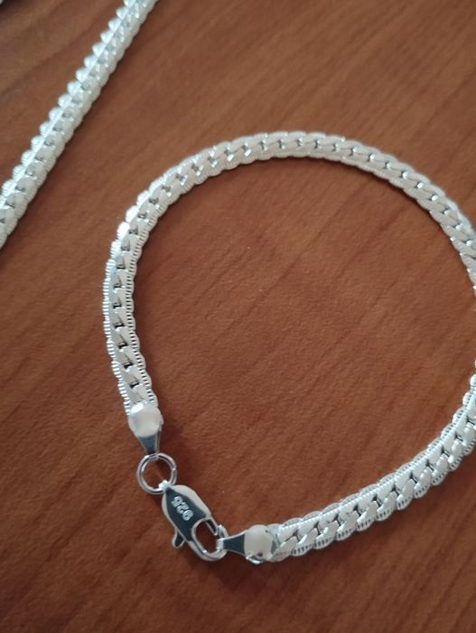 Vând lanț și două brățări