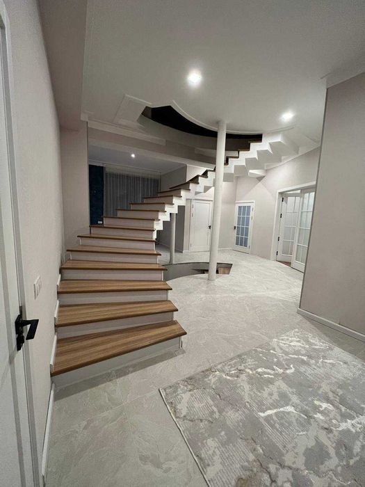 100 метров до Шота Руставели Дом под ОФИС 3 Уровня