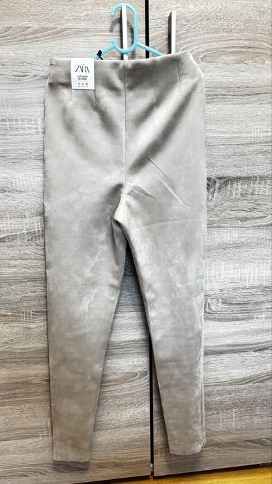 Vand pantaloni Zara pentru dama