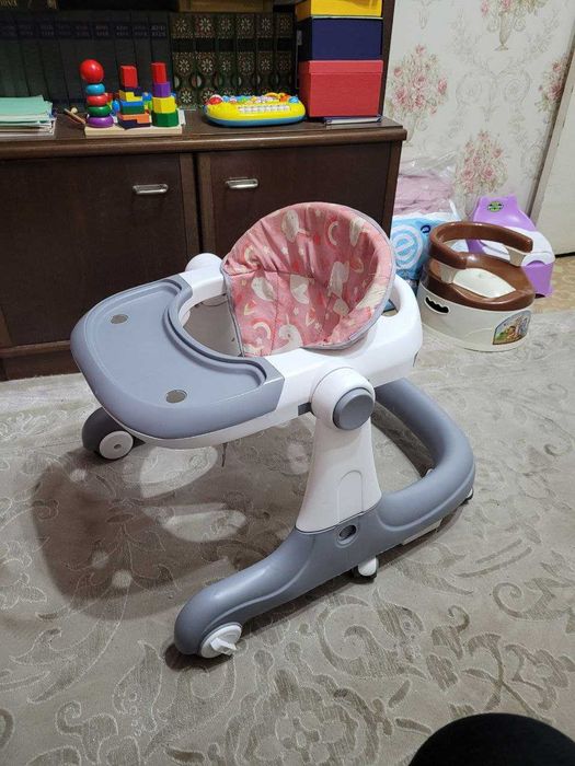 детские ходунки в хорошем состоянии.