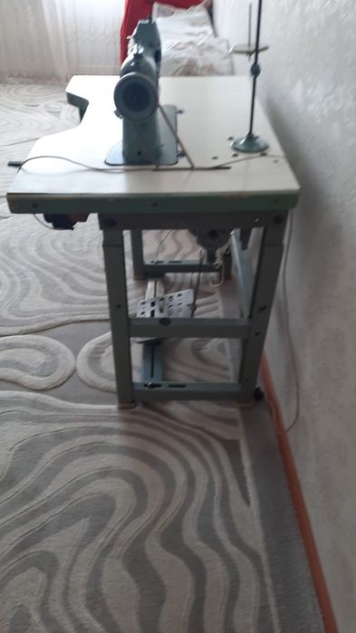 Старая швейная машина