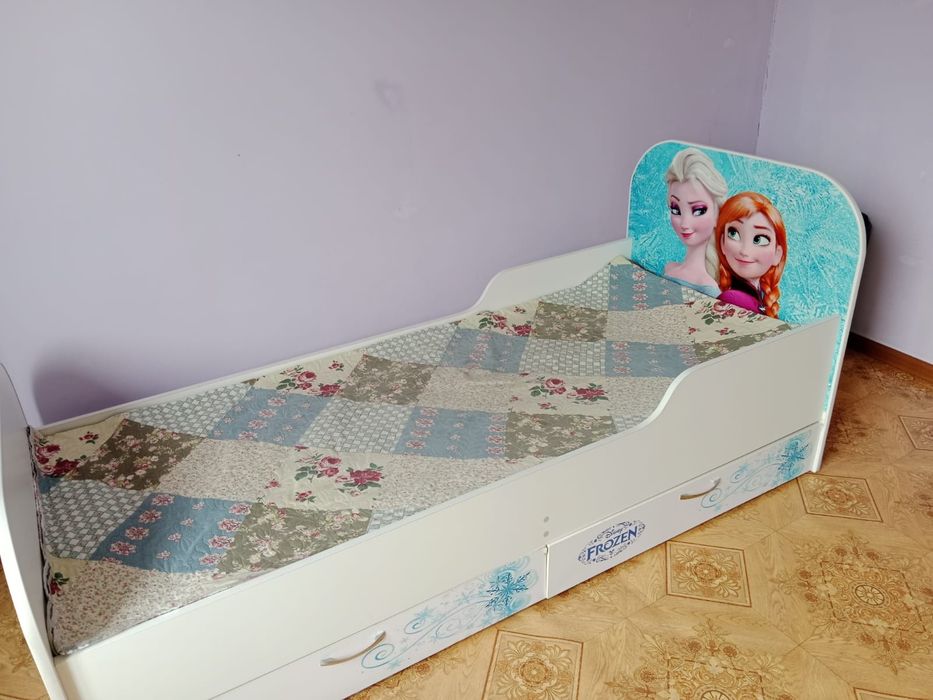 Детский кровать очень красивый