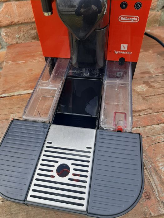 Vând aparat cafea nespresso