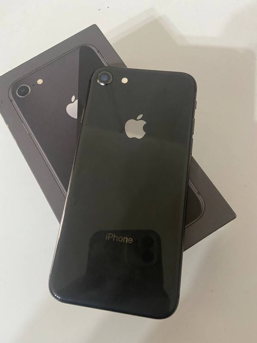 Продам или обменяю айфон 8