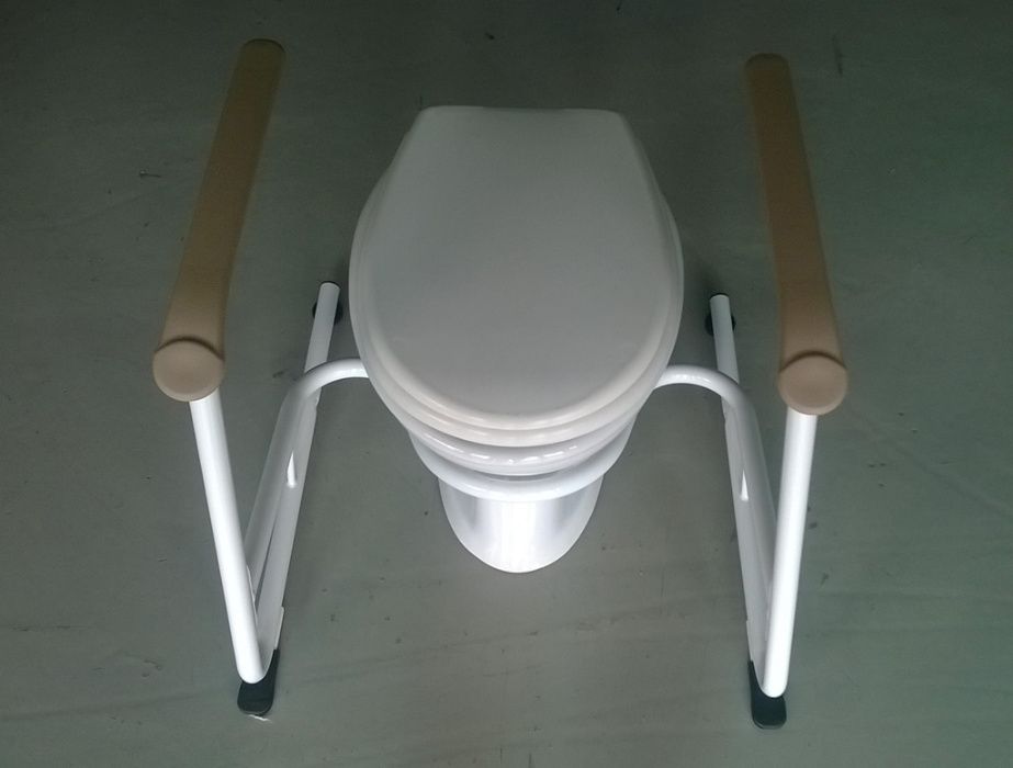 Опорни рамки за тоалетни чинии и портативни химически тоалетни