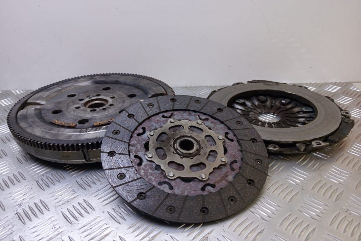 Kit ambreiaj masa dubla  motor 1.6 hdi euro 5 Peugeot 508 prima gener