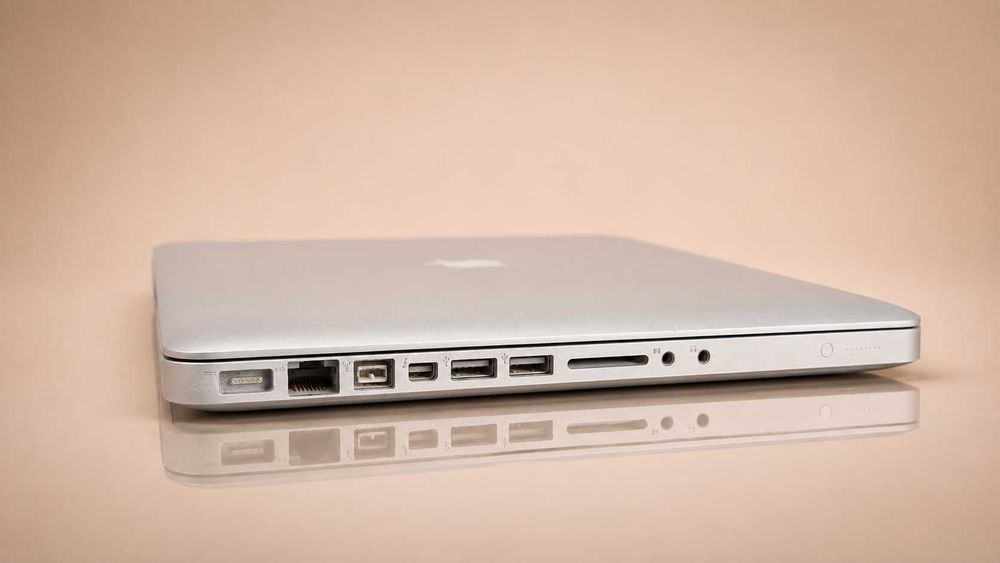 Apple MacBook Pro 15" Early 2011 – Intel Core i7 / 8GB RAM / 500GB