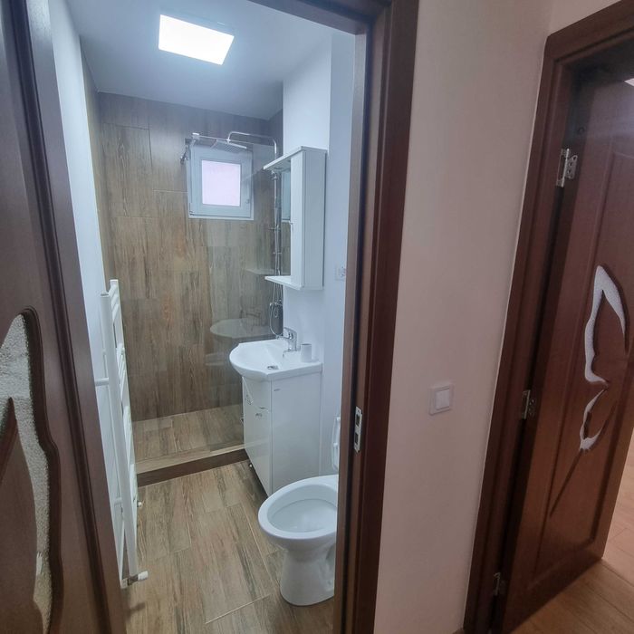 DE inchiriat apartament  3 camere   recent renovat