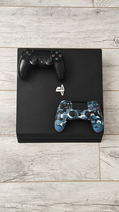 Playstation 4 pro 1 TB +2 контролера  + 10 игри