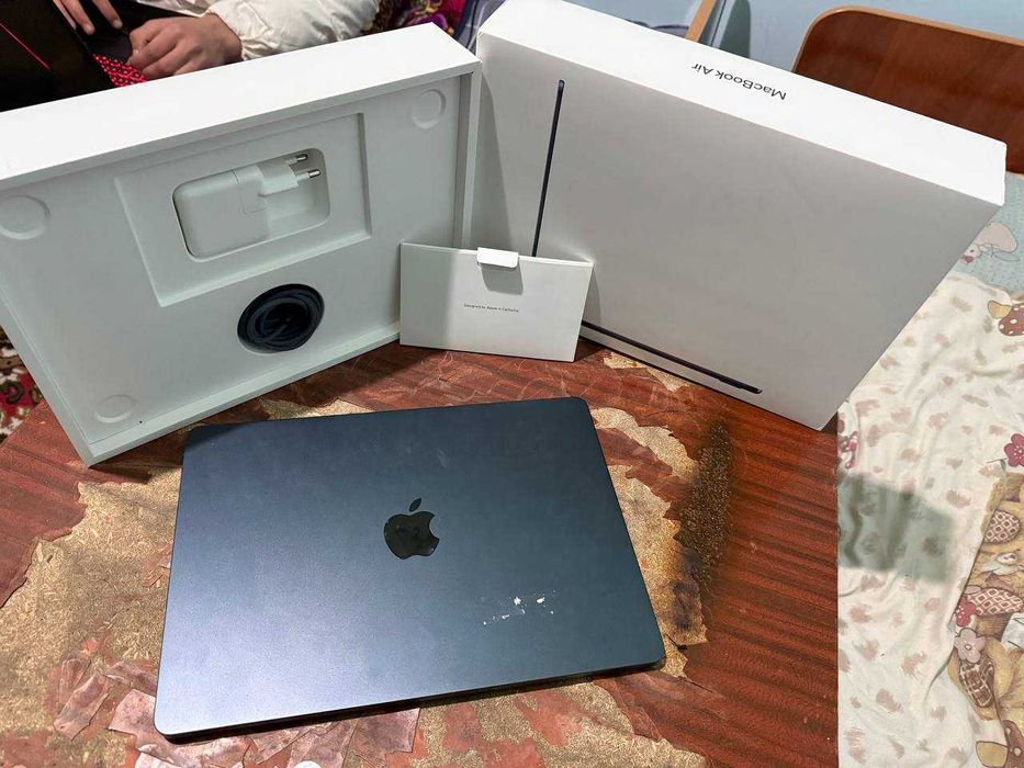 Macbook Air M2 Midnight