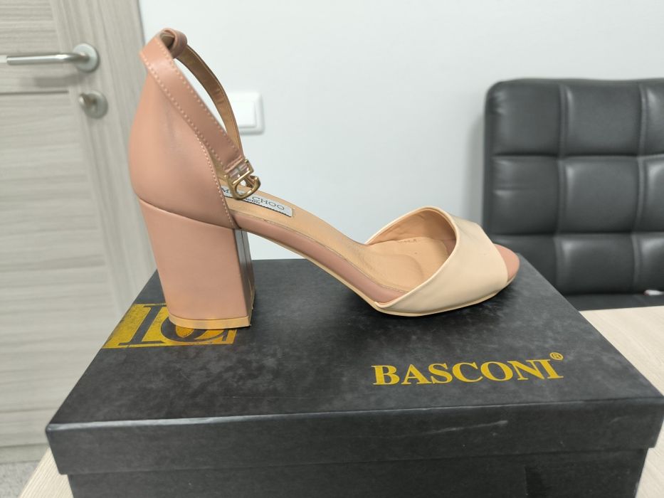 Босоножки женские