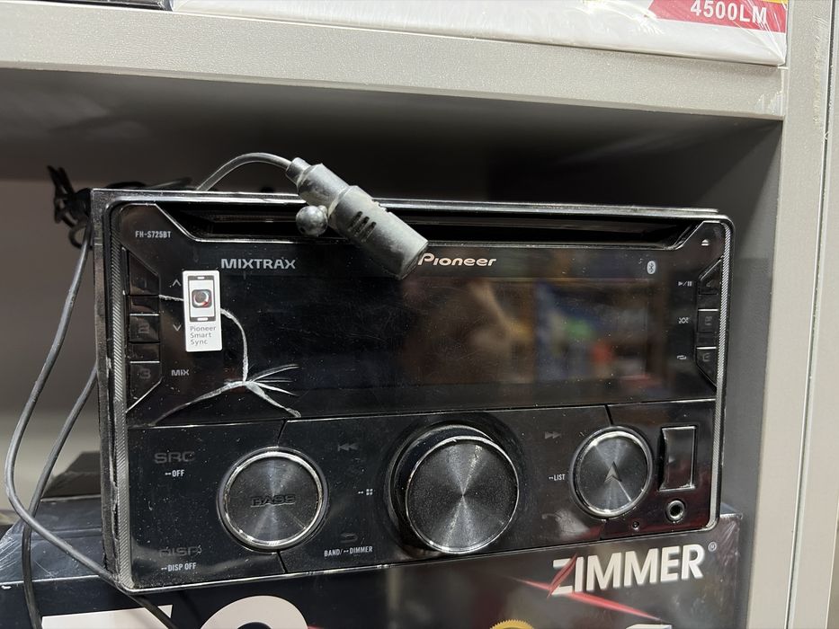 Pioneer 725BT sotiladi.