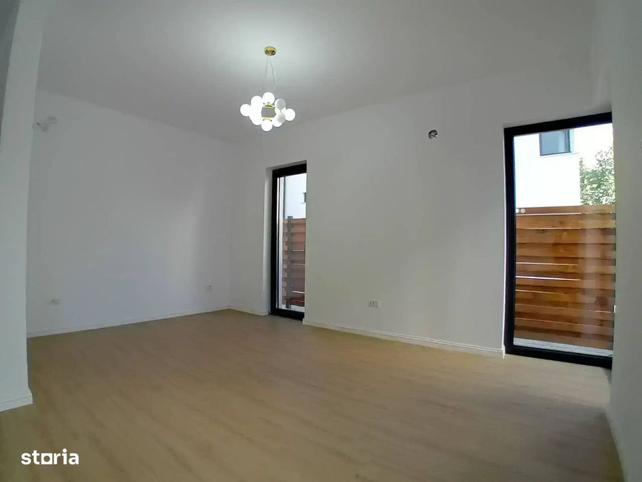 De Vânzare Casa Sisești 2 Cocosi!!