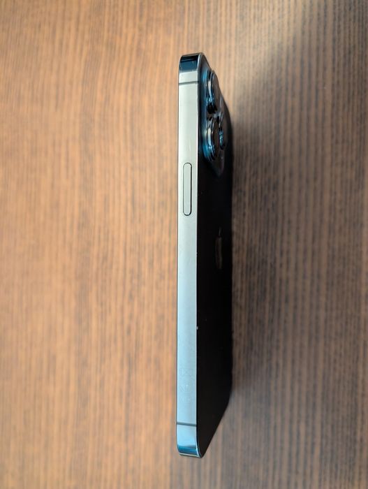 iPhone 13 pro 256 GB space grey в много добро състояние. С кутията.