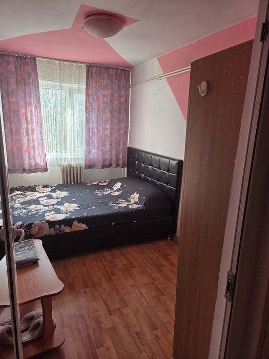 Apartament 3 camere decomandat Giurgiu etaj 3 din 4.