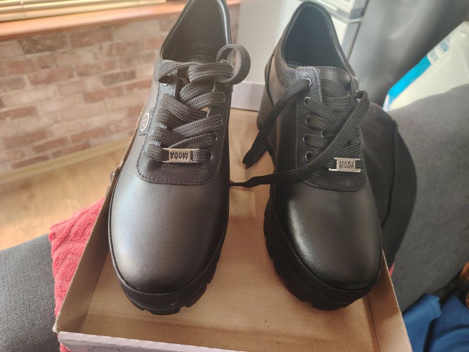 Продавам обувки 39 номер
