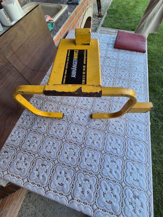 Antifurt sau blocator roată pentru mașină sau remorcă