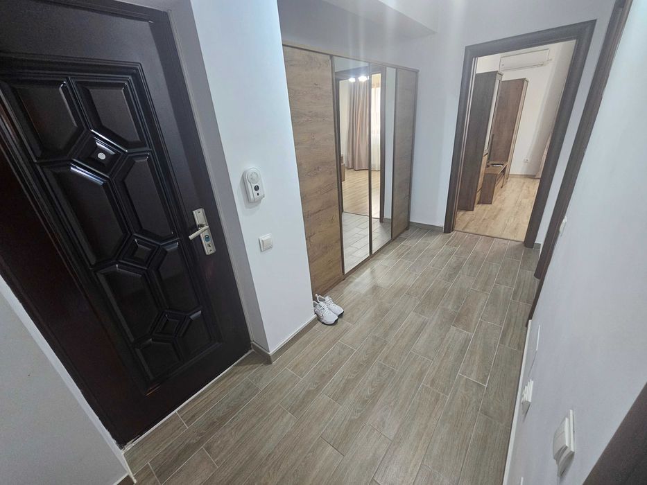 Proprietar închiriez Garsoniera 46 mp, modern cu bucatarie inchisa și loc de parcare, in fata geamului