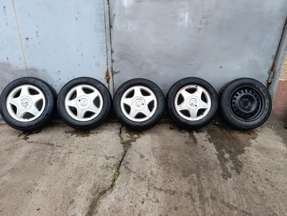 Продава алуминиеви джанти с гуми