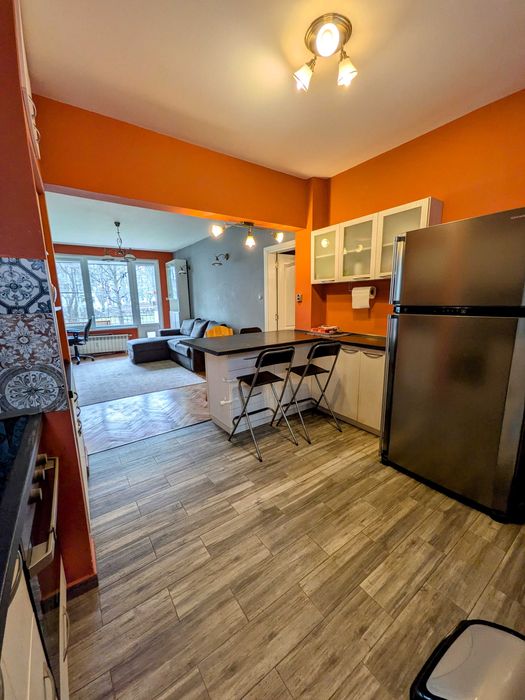 Тристаен апартамент жк.Изток