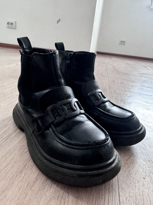 Продам обувь на девочку