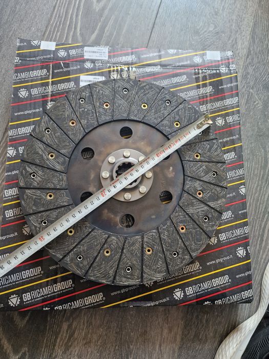 Disc ambreiaj tractor fiat 715 pe original dimensiuni 
Diametru total