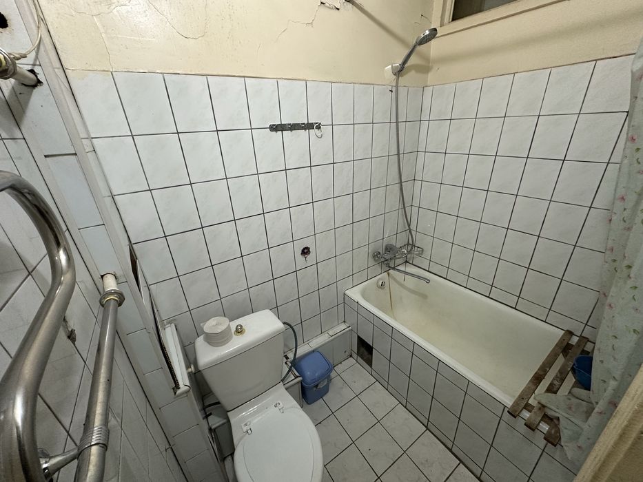 Буз 2 Эко базар срочно продается своя квартира 2/1/5 кирпичный дом