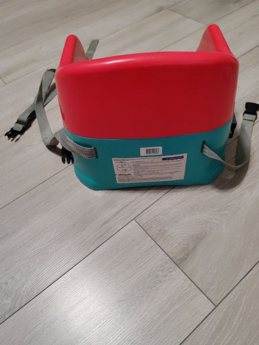 Vând scaun de masa portabil pt copii