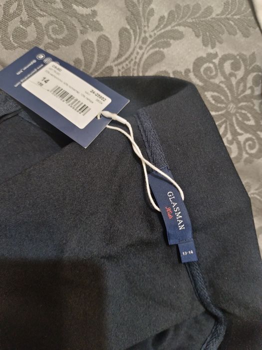 Продам бомбер (школьная кофта) новый