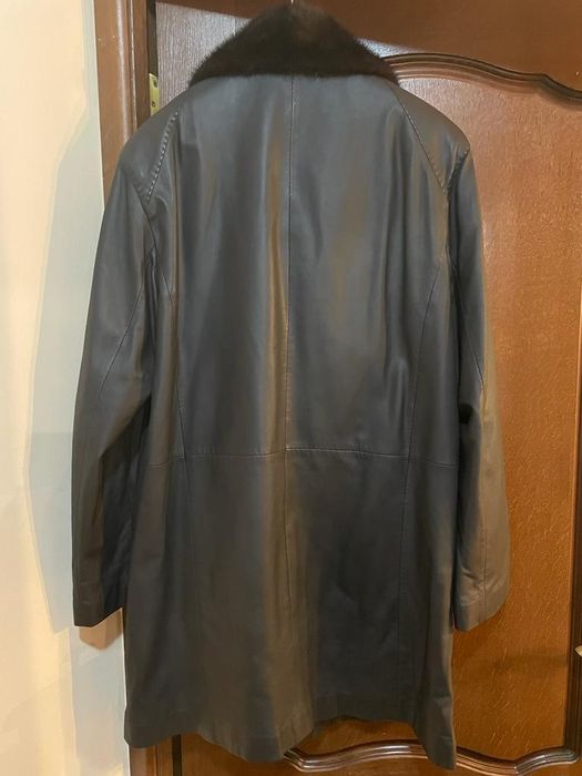 Солидное кожаное элегантное пальто. Italy