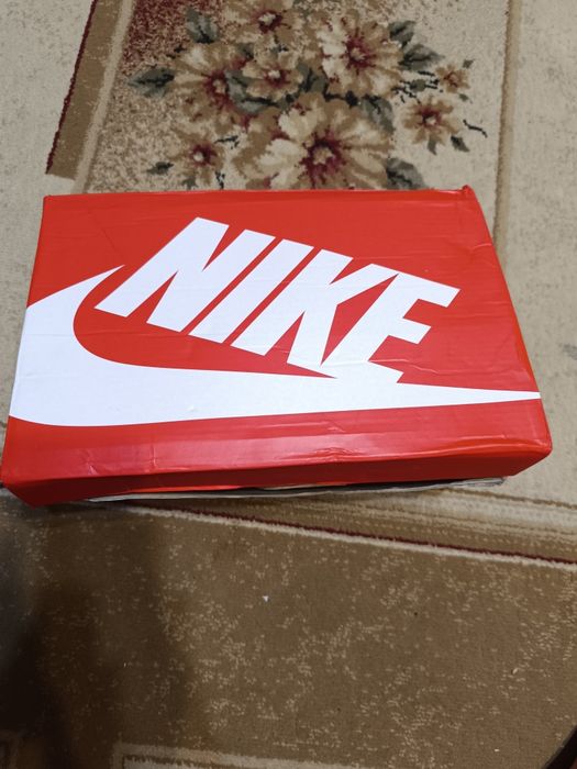 Кроссовки Nike чёрные и серые