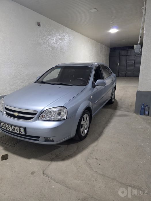 Lasetti 1.8 sotiladi