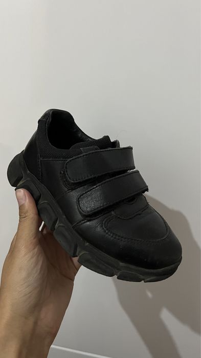 Кроссовки кожаные 27р