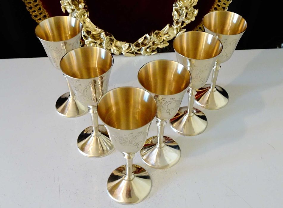 Бронзови чаши за ракия с разкошен бароков релеф,кана.