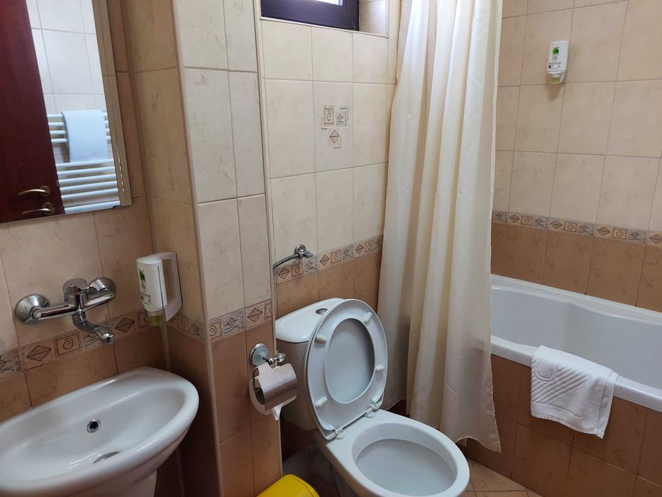 Дава се под наем Тристаен апартамент в Банско - 132 кв.м за 900 € - Снимка #10