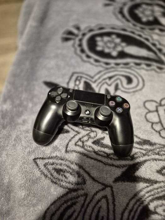 Vand maneta PS4 cu stickdrift