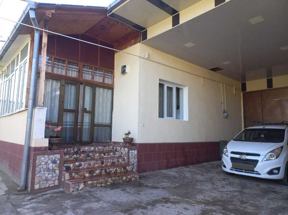 Бектемирда 3 хонали участка ва ёнида 2 сотих ер сотилади.