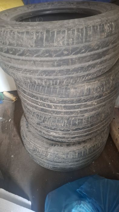 Продам шины на крузак  265/60R18