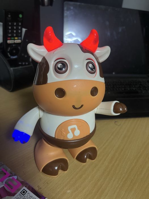 Vacuta dansoatoare si joc yale