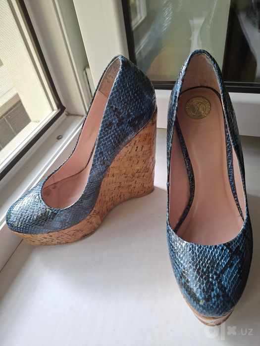 Продаю туфли на танкетке