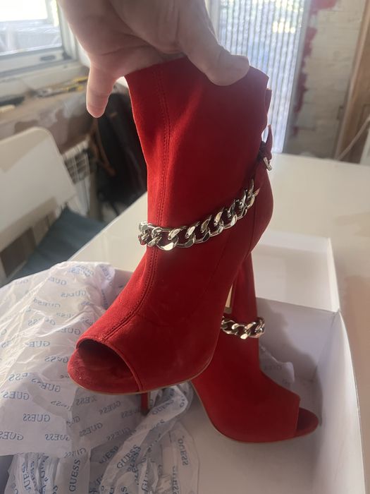 Guess ботички 35 номер