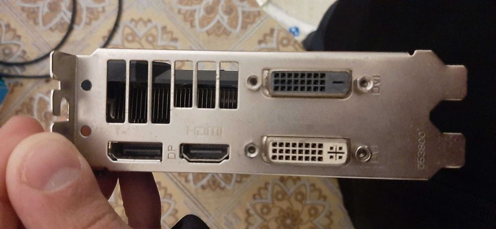 Видеокарти AMD Radeon 7950 HD и NVIDIA GEFORCE GTX 750 TI