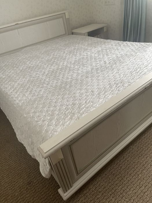 Продам спальный гарнитур