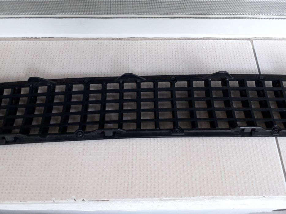 BMW E46 - Grila capota BMW E46 Non-Facelift NEVOPSITA