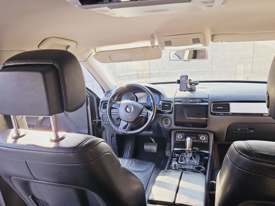 Vand vw touareg  din 2010 nu fac schimb